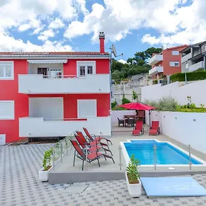 https://apartments-city-view.hotels-in-trogir.com